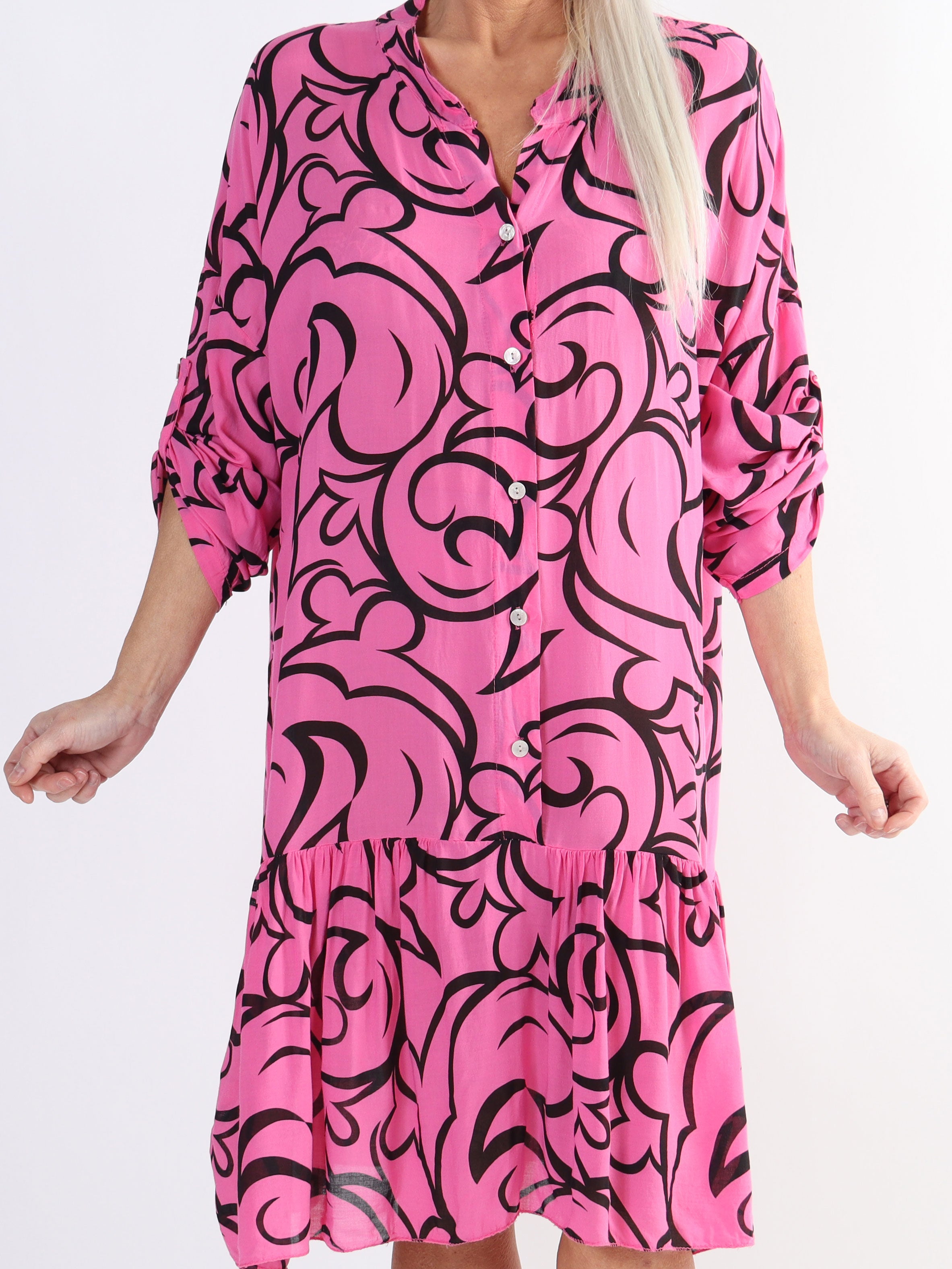 Linda - Mønstret plus size skjortekjole med flæsekant